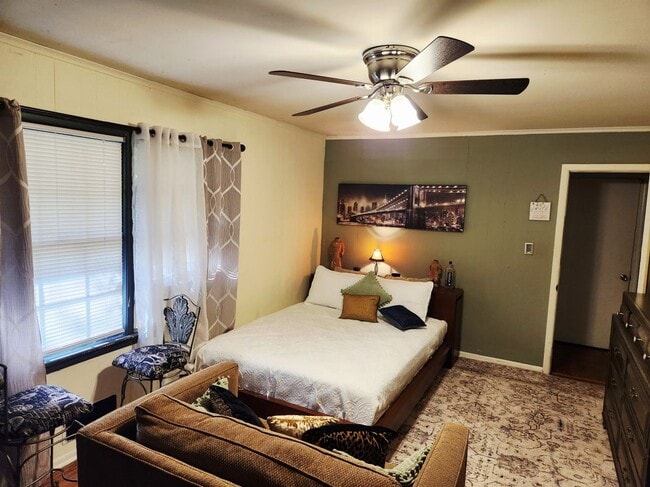 Building Photo - 4197 Fredericksburg Dr