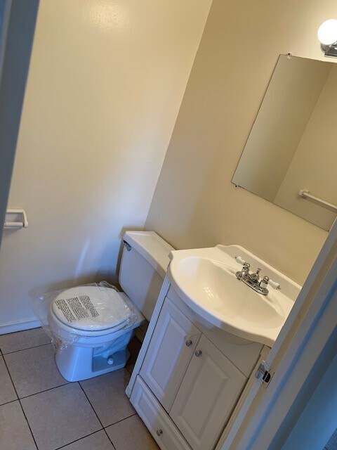 Building Photo - Farmington Townhome