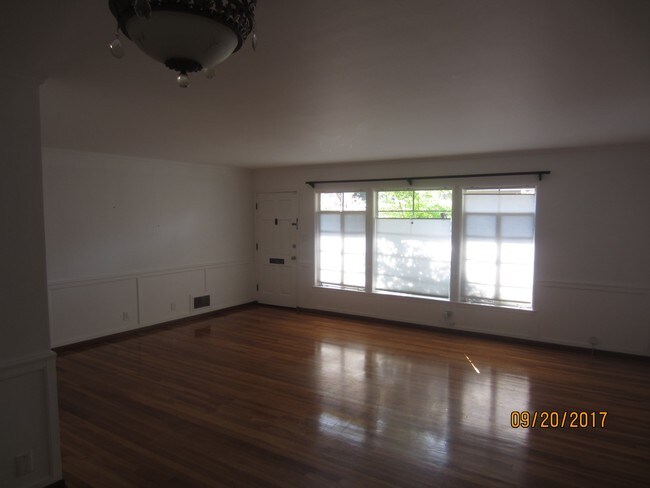 Foto del edificio - 356 S Linden Dr