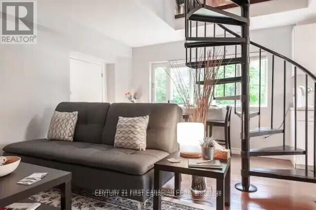 Photo du bâtiment - 705 Conservation Dr