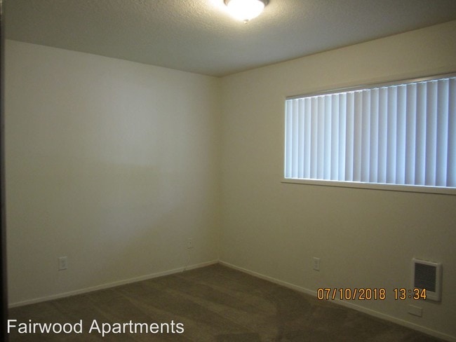 Building Photo - 2 br, 1 bath Apartment - 6200 SW Hall Blvd