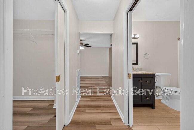 Foto del edificio - 100 Hodges Manor Rd