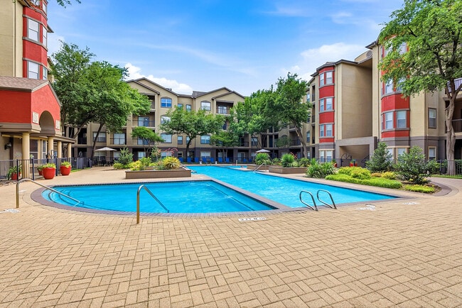 Inwood on the Park apartments — community photo - Inwood on the Park