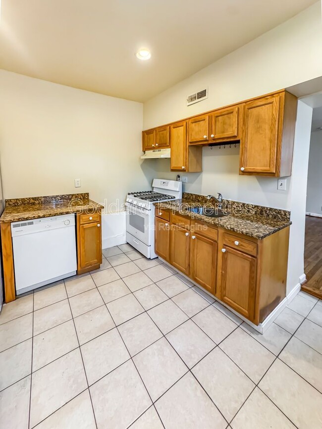 Building Photo - 1801 S Charles St