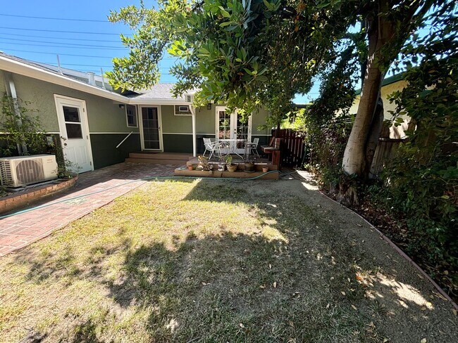 Building Photo - Adorable 3 bed 1.5 bath with bonus room bu...