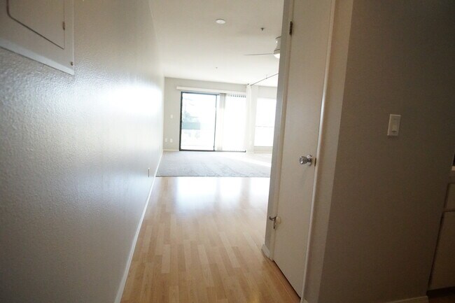 Foto del edificio - 1771 Broadway St