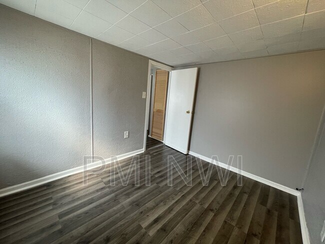 Building Photo - 5542 Mulberry Ave