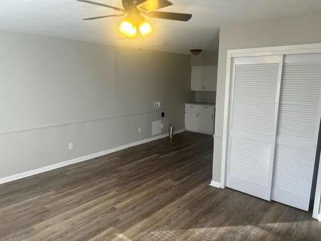 Foto del edificio - 2309 Evelyn Ln