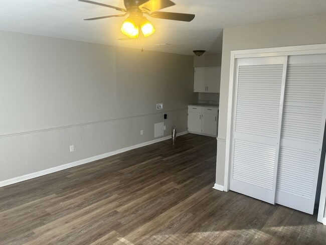 Building Photo - 2309 Evelyn Ln