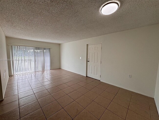 Building Photo - 1140 Lake Victoria Dr