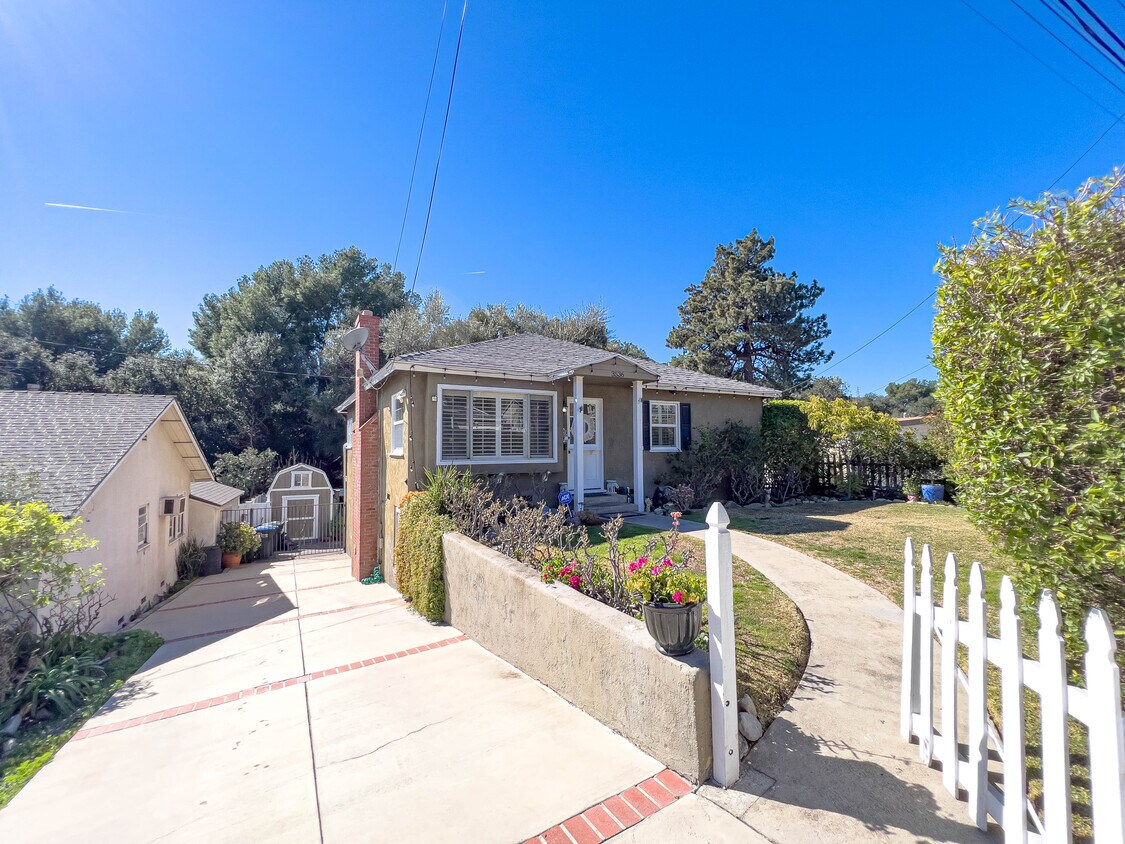 Foto principal - 3536 Encinal Ave