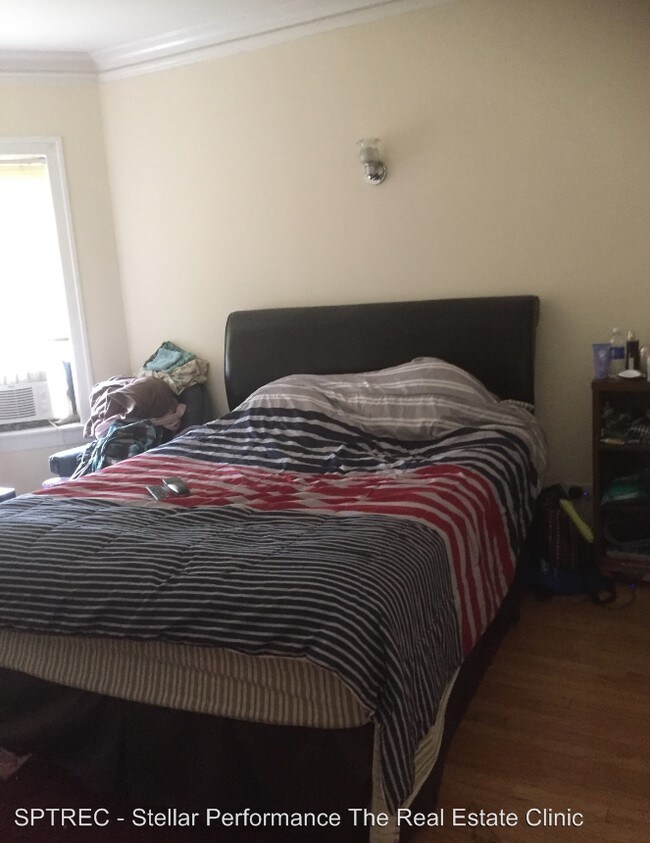 Building Photo - 118 1/2 S Maple Ave