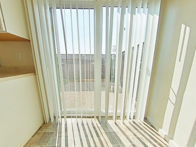 Building Photo - 2 Bedroom Apartment ~ Centrally Located ~ Philomath