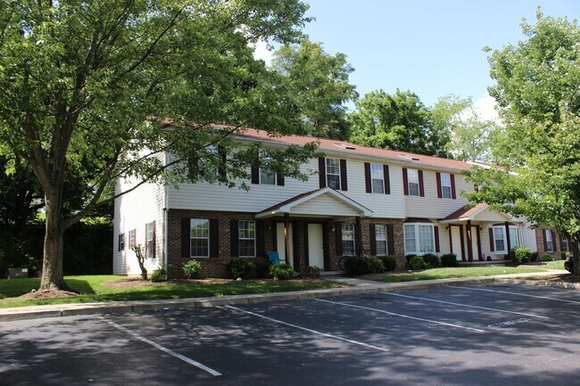 Foto del edificio - Large Townhome North Main Blacksburg