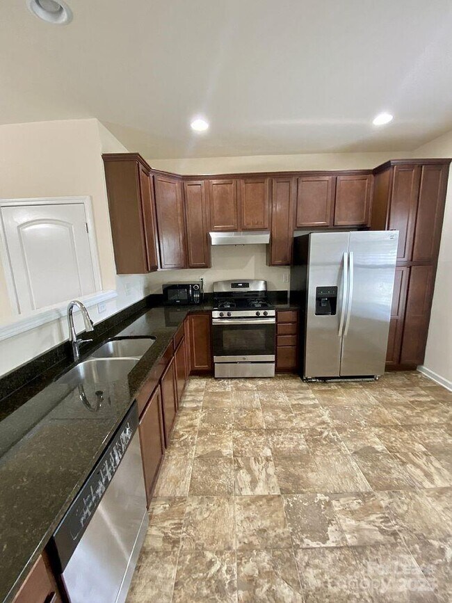 Foto del edificio - 4704 Pepperstone Ln