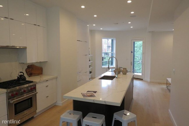 Foto del edificio - 429 Columbus Ave