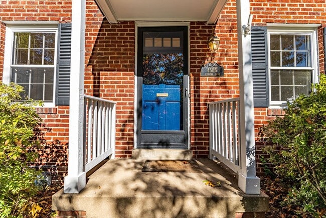 Foto del edificio - Charming 3 Bedroom Colonial Home in Bethesda