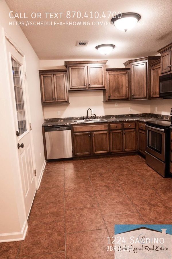 Building Photo - Spacious 3 bedroom/2 bath home - Jonesboro
