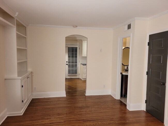 Foto del edificio - 3228 Barnhill Dr