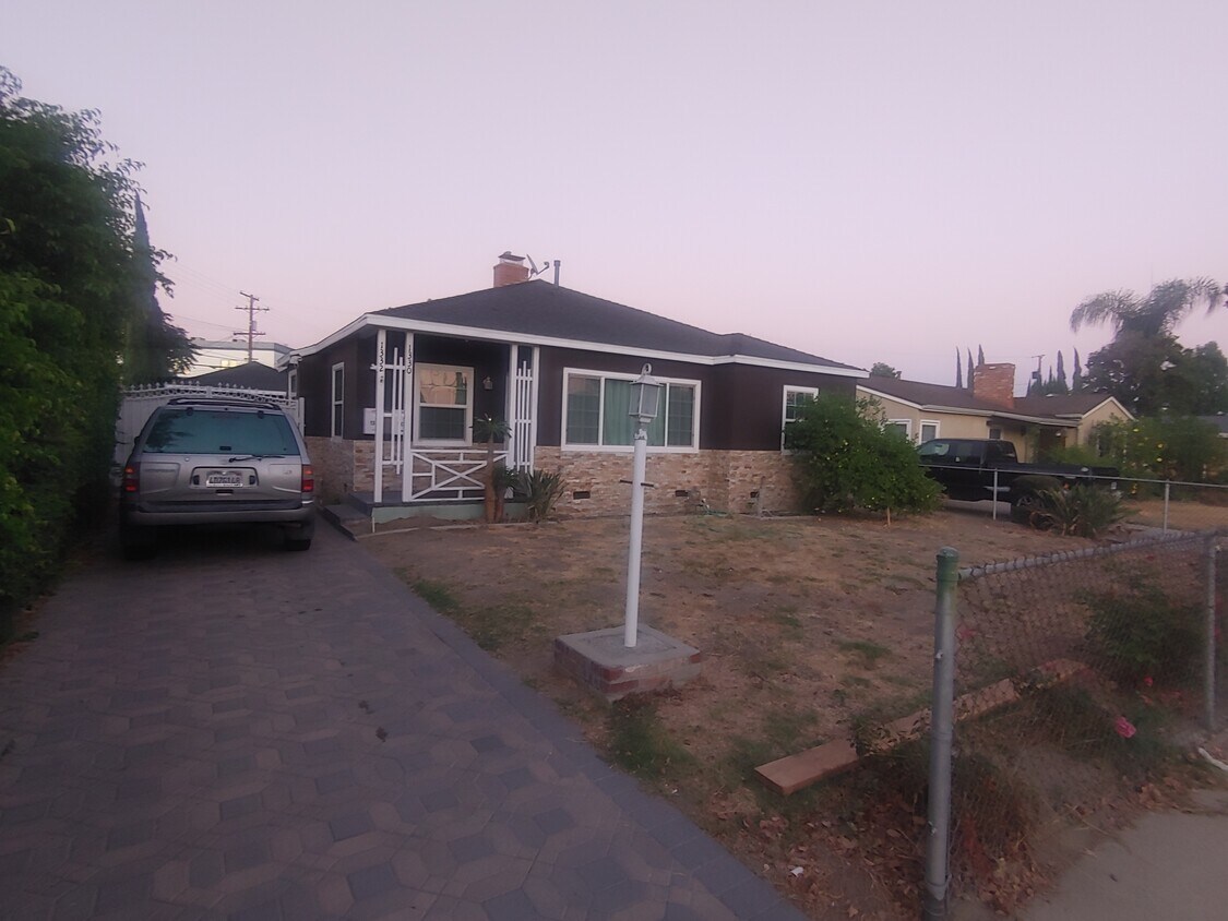Primary Photo - 1330 Evergreen St