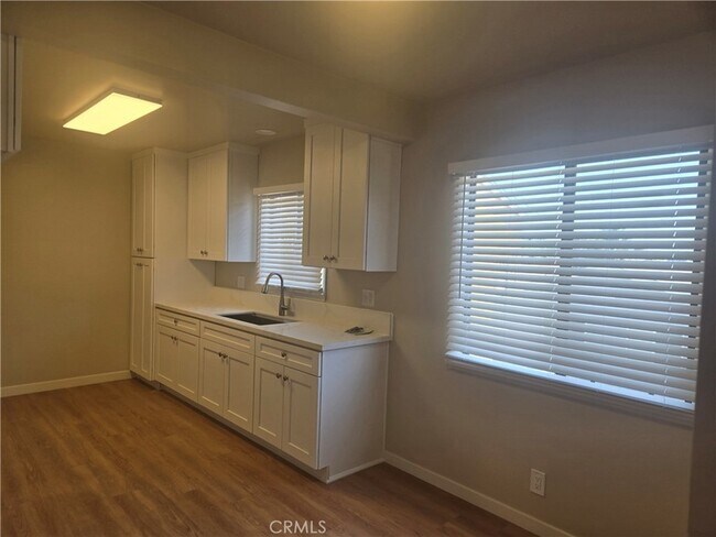 Foto del edificio - 3652 E 17th St