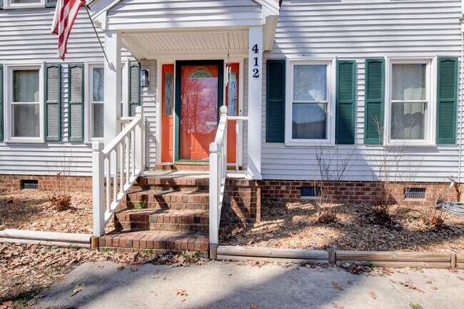 Building Photo - 412 Saddle Ct