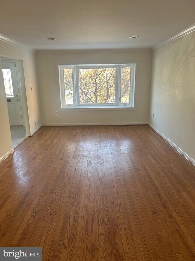 Foto del edificio - 3301 Spring Ln