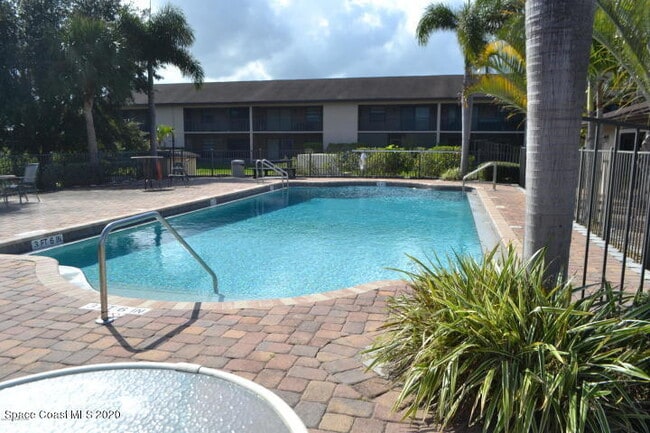 Building Photo - 1031 Regency Dr