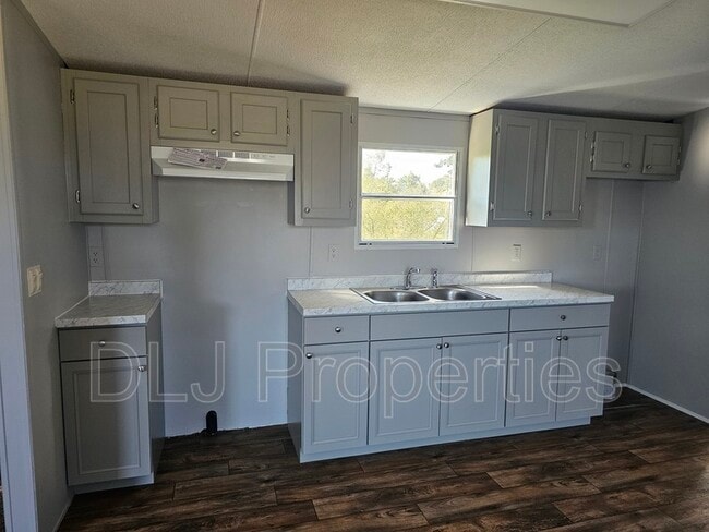 Building Photo - 924 Eslinger Ct