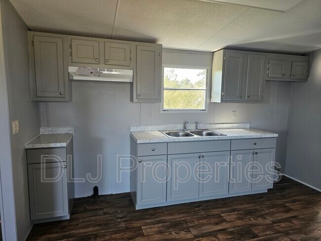 Foto del edificio - 924 Eslinger Ct