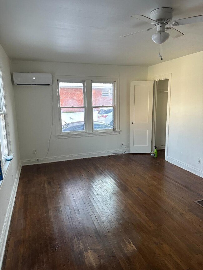 Foto del edificio - 644 N Bell Ave