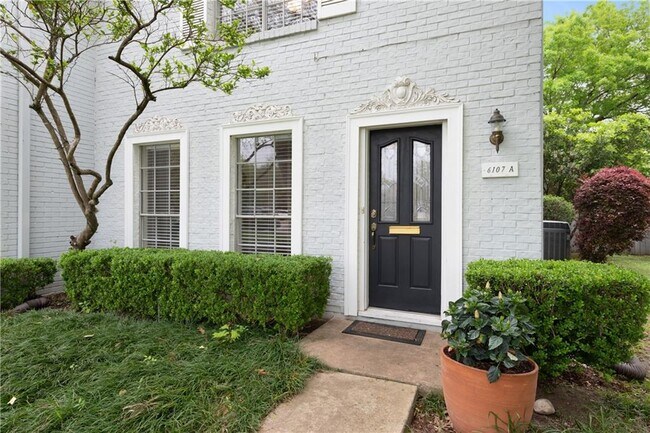 Foto del edificio - 6107 Bullard Dr