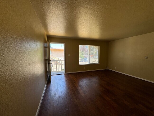 Building Photo - 33 Deering Ct