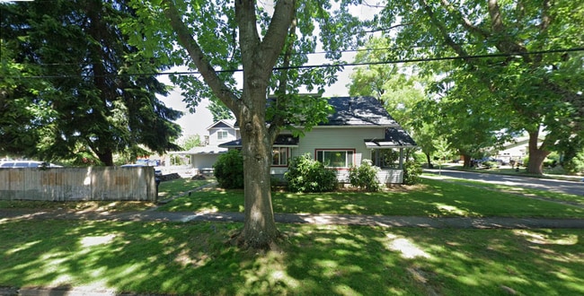 Building Photo - $250 OFF FIRST MONTH - 3 Bedroom House in ...