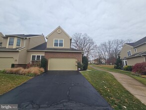 Building Photo - 223 Pinecrest Ln