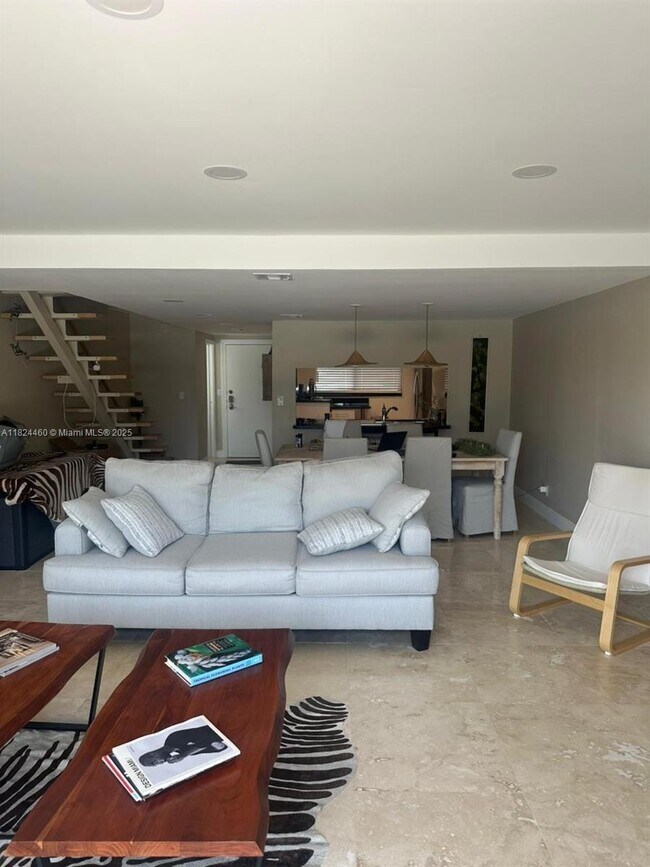 Foto del edificio - 4000 NE 168th St