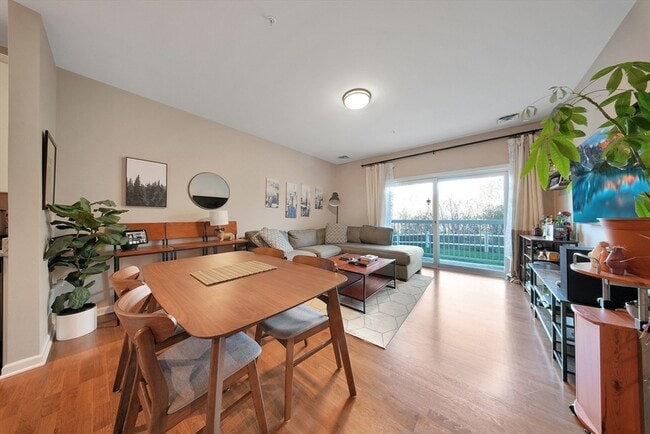 Building Photo - 110 Trotter Rd