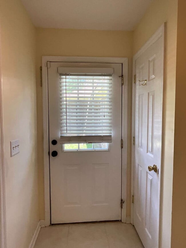 Foto del edificio - ALL Utilities Included