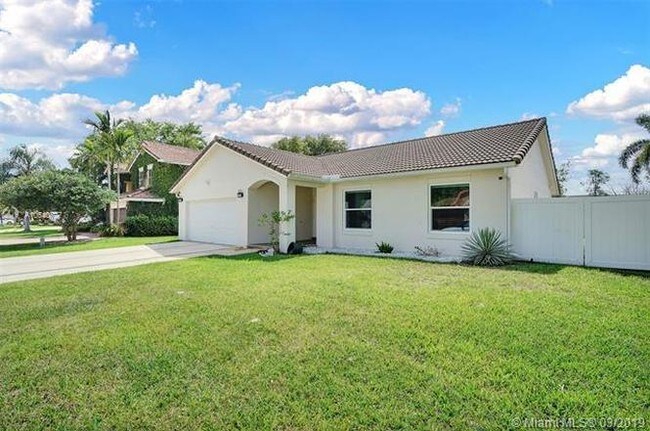 Foto del edificio - 6000 SW 58th Ct