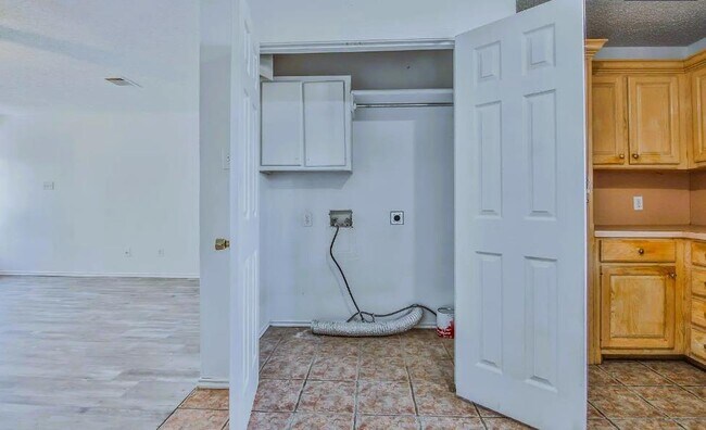 Foto del edificio - 2441 E 30th St