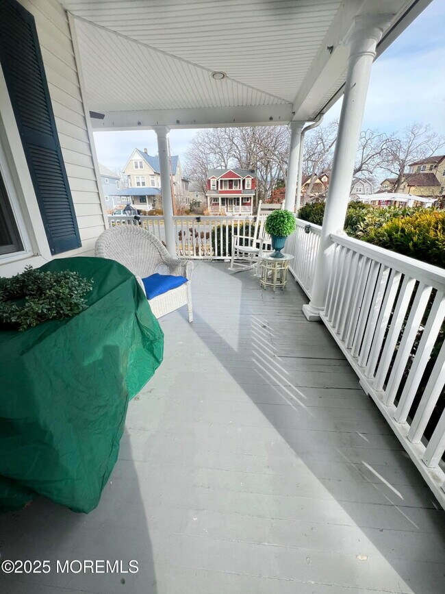 Foto del edificio - 327 Woodland Ave