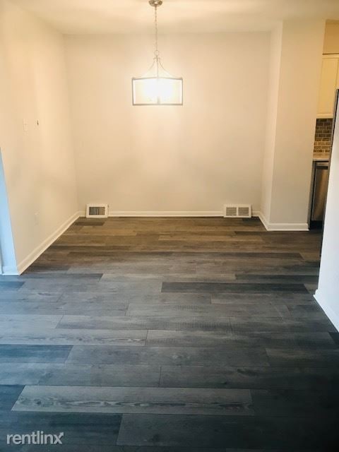 Building Photo - 2 br, 1 bath Duplex - 2743 Cranston Road 1