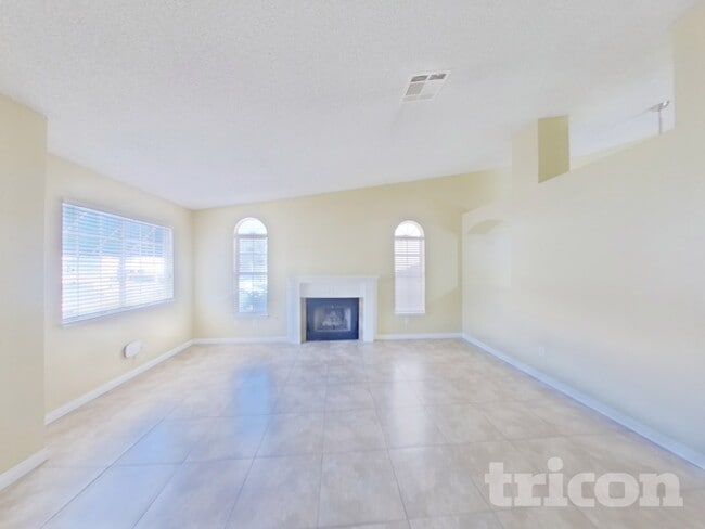 Building Photo - 2232 Ladue Dr