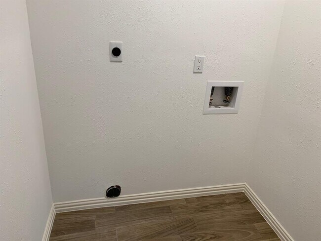 Foto del edificio - 13130 Townwood Dr