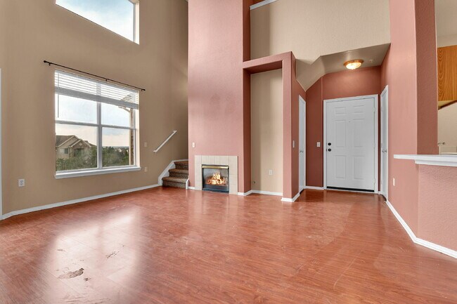 Building Photo - $2,195.00, 2 bed, 1 .5 bath located in Aur...