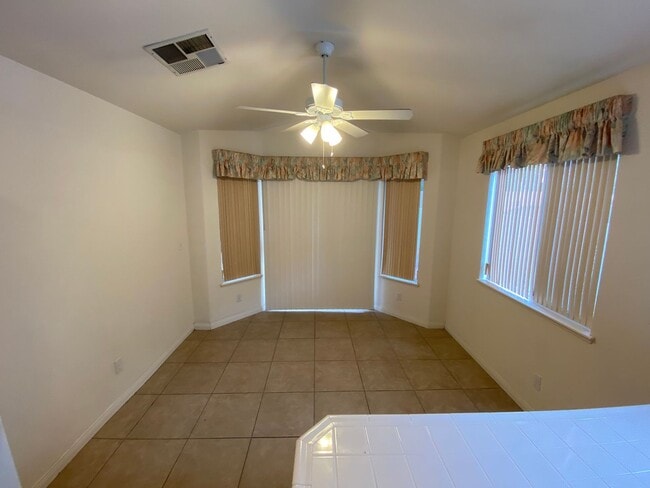 Building Photo - 2 bed/ 2 bath home located in Peccole Ranch