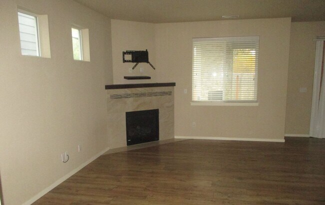 Foto del edificio - Beautiful 3 bed 2.5 bath home in South Hill Puyallup