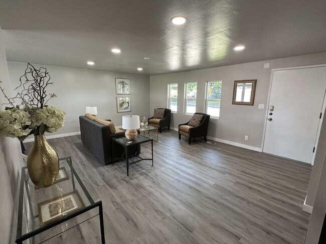 Building Photo - RIchland House for Lease