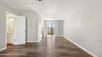 Building Photo - 5117 E 10th St