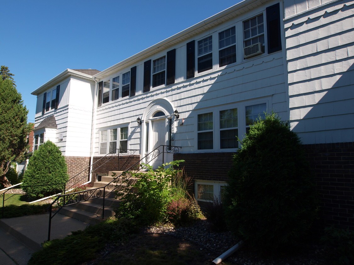 2065 Niles Apartments Saint Paul, MN